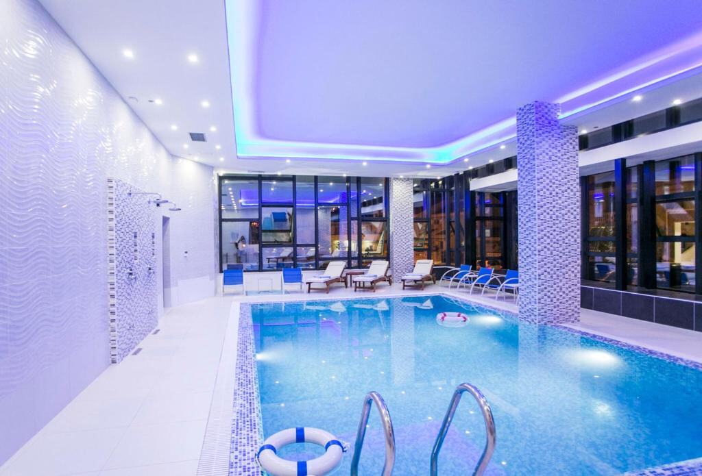 Wellness, rooftop pool and indoor pool